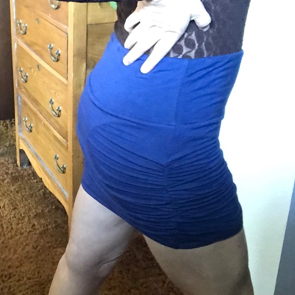 Bella Luxx blue ruched mini skirt sz Med EUC - Picture 4 of 8